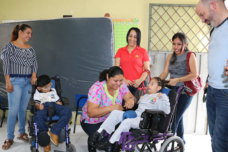 École équatorienne avec des enfants handicapés construite avec le financement d'Equifruit.