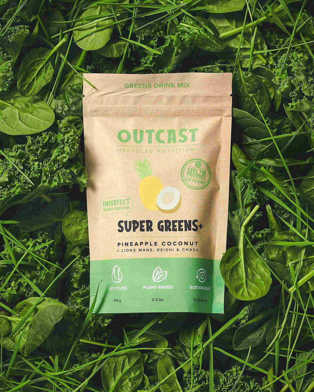 Paquet de mélange de boissons vertes Outcast appelé Super Greens avec ananas et noix de coco